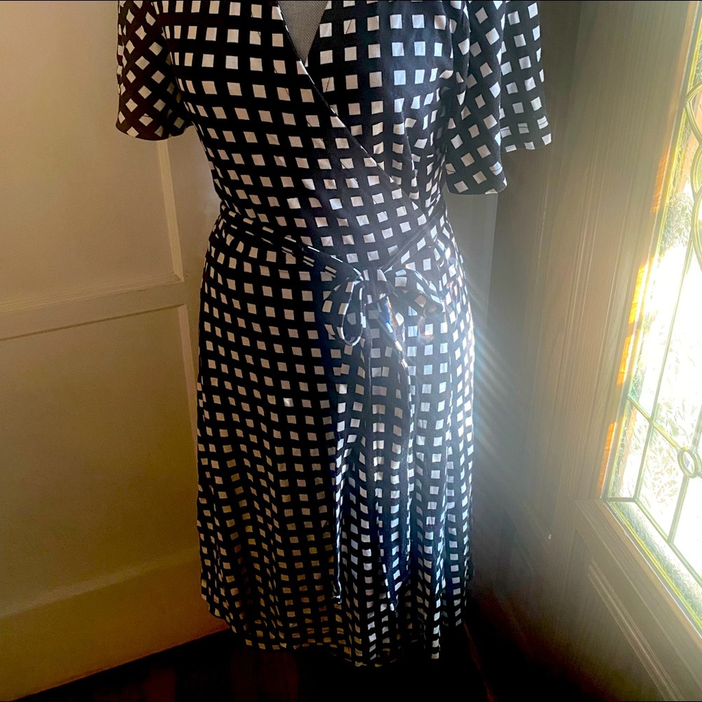 Súper cute wrap dress by Ann Taylor